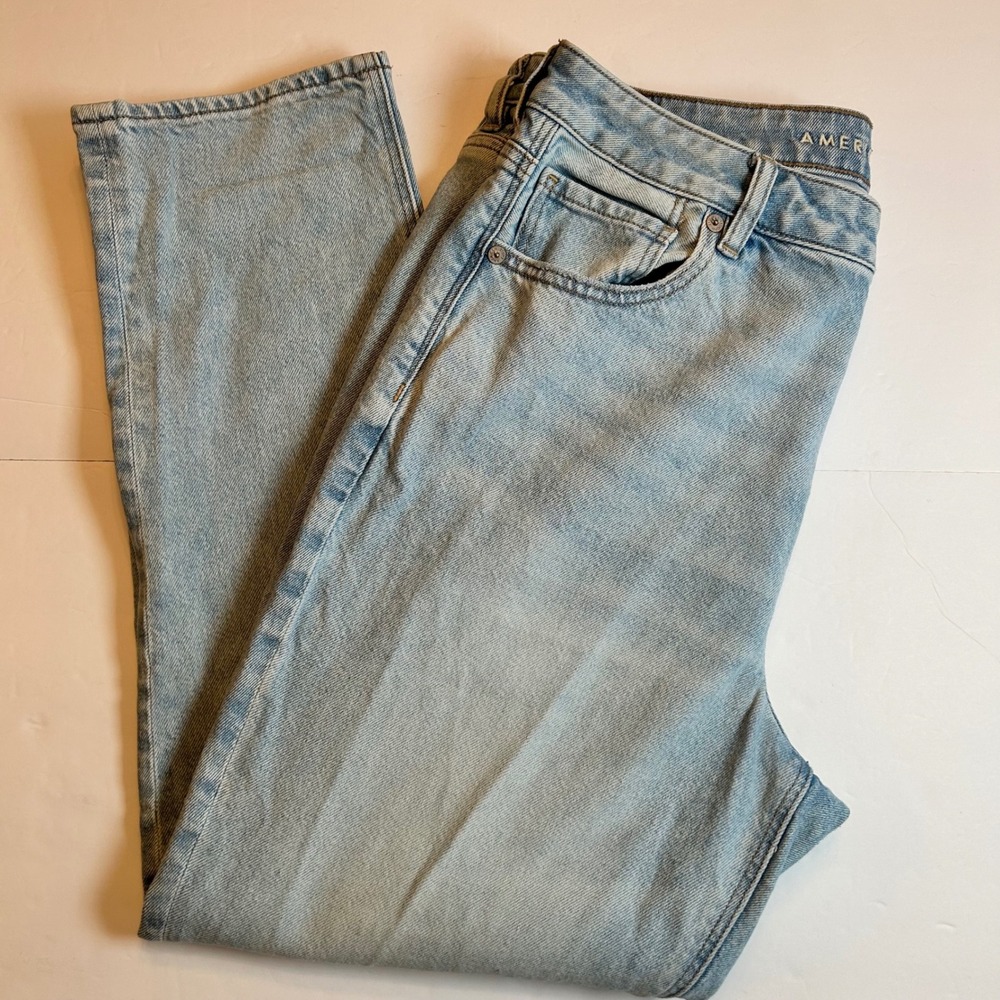 American Eagle Mom Jeans Light Wash High Rise Denim Womens Size 4